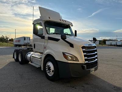 Freightliner Cascadia 126 Day Cab Truck - 435HP, 12 Speed Automatic