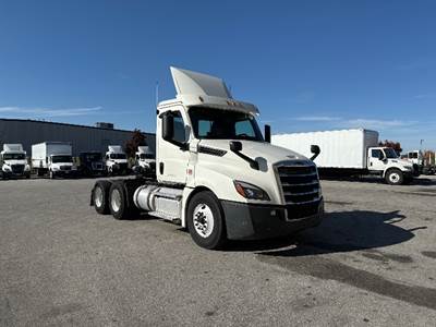 Freightliner Cascadia 126 Day Cab Truck - 435HP, 12 Speed Automatic