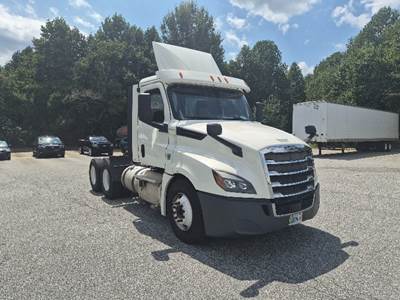 Freightliner Cascadia 126 Day Cab Truck - 435HP, 12 Speed Automatic