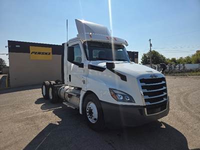 Freightliner Cascadia 126 Day Cab Truck - 435HP, 12 Speed Automatic