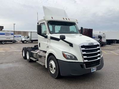 Freightliner Cascadia 126 Day Cab Truck - 435HP, 12 Speed Automatic