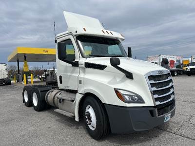 Freightliner Cascadia 126 Day Cab Truck - 435HP, 12 Speed Automatic
