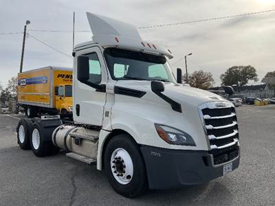 Freightliner Cascadia 126 Day Cab Truck - 435HP, 12 Speed Automatic