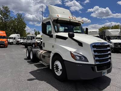 Freightliner Cascadia 126 Day Cab Truck - 435HP, 12 Speed Automatic