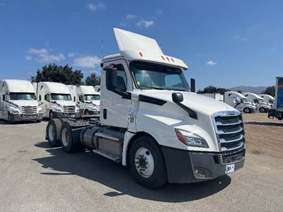 Freightliner Cascadia 126 Day Cab Truck - 435HP, 12 Speed Automatic