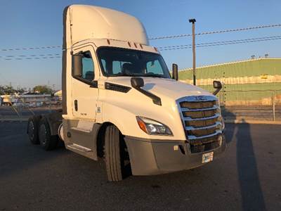 Freightliner Cascadia 126 Day Cab Truck - 505HP, 12 Speed Automatic