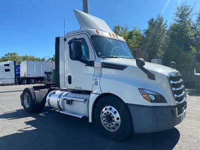 Freightliner Cascadia 126 Single Axle Day Cab Truck - 410HP, 12 Speed Automatic