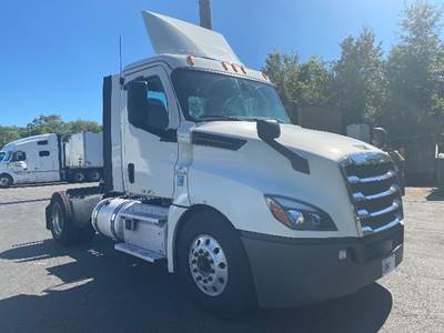 Freightliner Cascadia 126 Single Axle Day Cab Truck - 410HP, 12 Speed Automatic