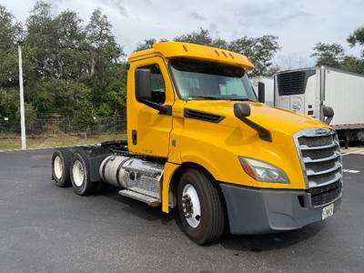 Freightliner Cascadia 126 Day Cab Truck - 435HP, 12 Speed Automatic