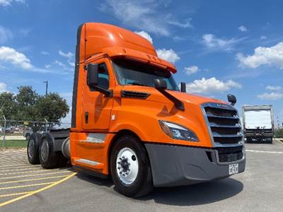Freightliner Cascadia 126 Day Cab Truck - 400HP, 12 Speed Automatic