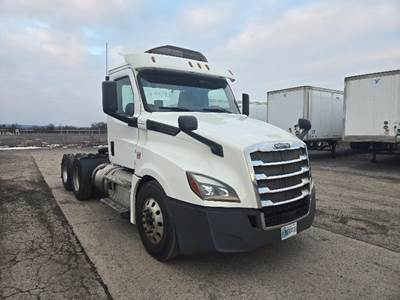 Freightliner Cascadia 126 Day Cab Truck - 435HP, 12 Speed Automatic