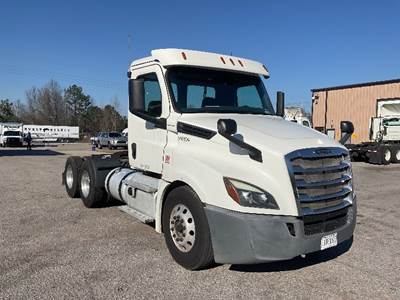 Freightliner Cascadia 126 Day Cab Truck - 435HP, 12 Speed Automatic