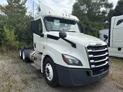 Freightliner Cascadia 126 Day Cab Truck - 435HP, 12 Speed Automatic