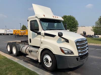 Freightliner Cascadia 126 Day Cab Truck - 435HP, 12 Speed Automatic