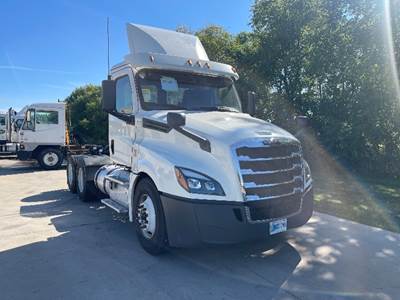 Freightliner Cascadia 126 Day Cab Truck - 435HP, 12 Speed Automatic