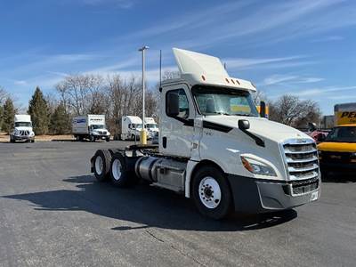 Freightliner Cascadia 126 Day Cab Truck - 435HP, 12 Speed Automatic