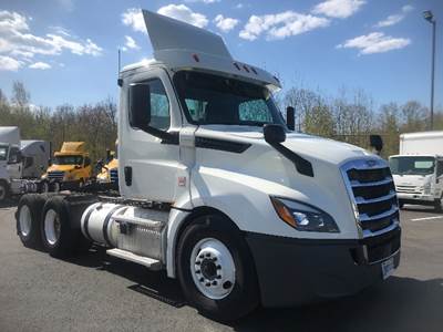 Freightliner T12664ST Day Cab Truck - 435HP, 12 Speed Automatic