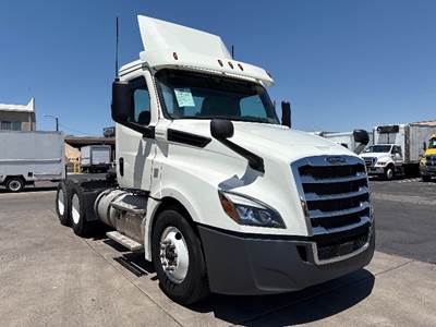 Freightliner Cascadia 126 Day Cab Truck - 435HP, 12 Speed Automatic