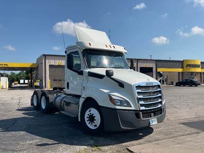 Freightliner Cascadia 126 Day Cab Truck - 435HP, 12 Speed Automatic