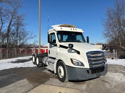 Freightliner Cascadia 126 Day Cab Truck - 435HP, 12 Speed Automatic