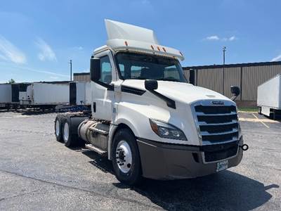 Freightliner Cascadia 126 Day Cab Truck - 435HP, 12 Speed Automatic