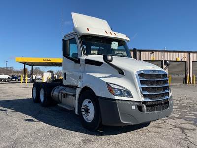 Freightliner Cascadia 126 Day Cab Truck - 435HP, 12 Speed Automatic