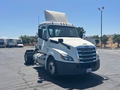 Freightliner Cascadia 126 Single Axle Day Cab Truck - 410HP, 12 Speed Automatic