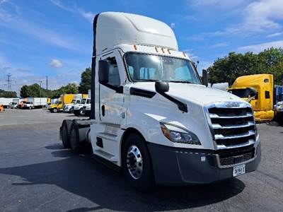 Freightliner Cascadia 126 Day Cab Truck - 450HP, 12 Speed Automatic