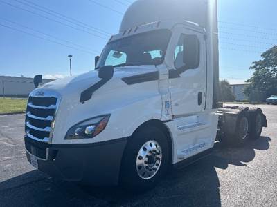 Freightliner Cascadia 126 Day Cab Truck - 450HP, 12 Speed Automatic