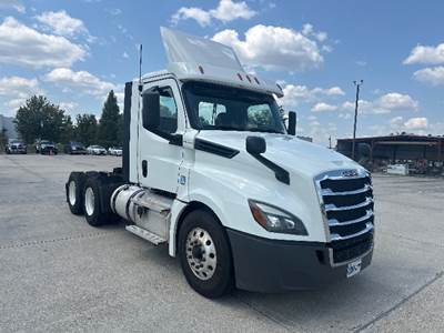Freightliner Cascadia 126 Day Cab Truck - 435HP, 12 Speed Automatic