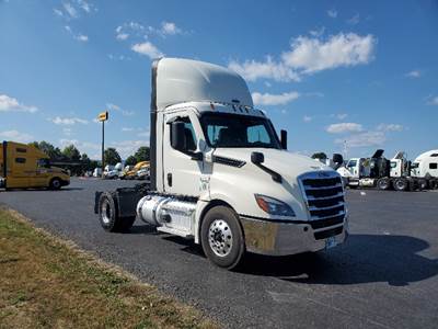 Freightliner Cascadia 126 Single Axle Day Cab Truck - 455HP, 12 Speed Automatic
