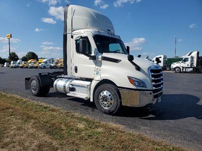 Freightliner Cascadia 126 Single Axle Day Cab Truck - 455HP, 12 Speed Automatic