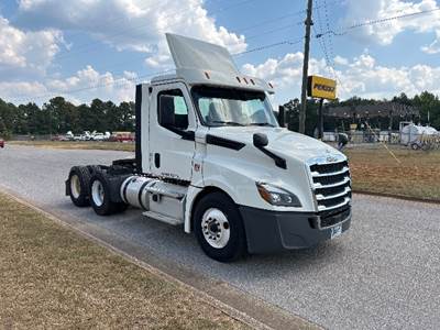 Freightliner Cascadia 126 Day Cab Truck - 435HP, 12 Speed Automatic