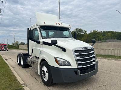 Freightliner Cascadia 126 Day Cab Truck - 435HP, 12 Speed Automatic