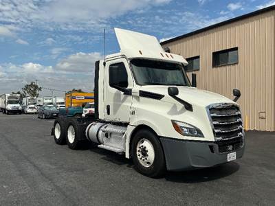 Freightliner Cascadia 126 Day Cab Truck - 435HP, 12 Speed Automatic