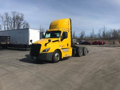 Freightliner T12664ST Day Cab Truck - 505HP, 10 Speed Manual