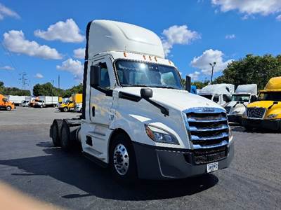 Freightliner Cascadia 126 Day Cab Truck - 450HP, 12 Speed Automatic