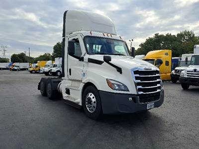 Freightliner Cascadia 126 Day Cab Truck - 450HP, 12 Speed Automatic