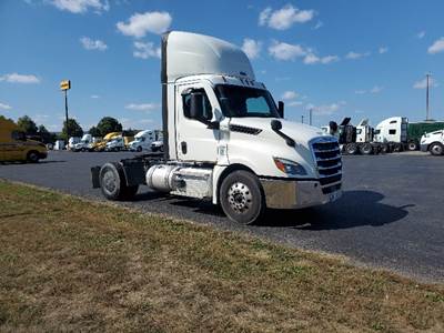 Freightliner Cascadia 126 Single Axle Day Cab Truck - 455HP, 12 Speed Automatic