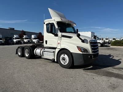 Freightliner Cascadia 126 Day Cab Truck - 435HP, 12 Speed Automatic