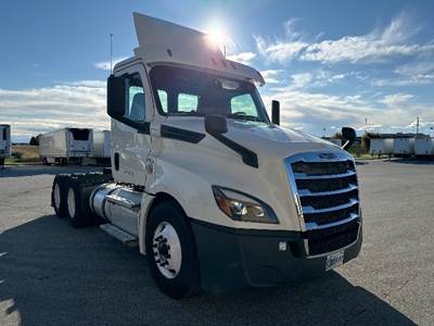 Freightliner Cascadia 126 Day Cab Truck - 435HP, 12 Speed Automatic