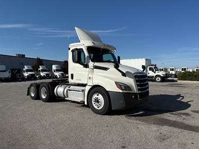 Freightliner Cascadia 126 Day Cab Truck - 435HP, 12 Speed Automatic