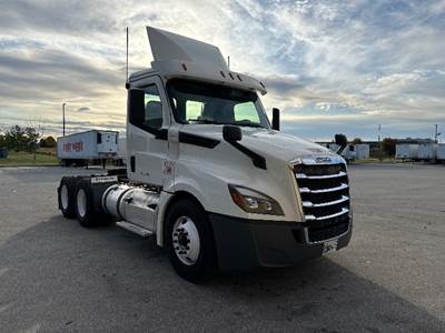 Freightliner Cascadia 126 Day Cab Truck - 435HP, 12 Speed Automatic