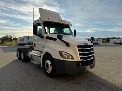 Freightliner Cascadia 126 Day Cab Truck - 435HP, 12 Speed Automatic