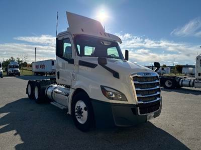 Freightliner Cascadia 126 Day Cab Truck - 435HP, 12 Speed Automatic