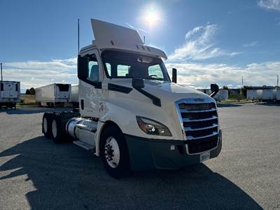 Freightliner Cascadia 126 Day Cab Truck - 435HP, 12 Speed Automatic
