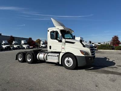 Freightliner Cascadia 126 Day Cab Truck - 435HP, 12 Speed Automatic