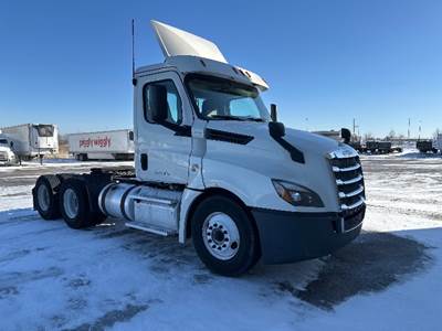 Freightliner Cascadia 126 Day Cab Truck - 435HP, 12 Speed Automatic