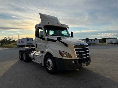 Freightliner Cascadia 126 Day Cab Truck - 435HP, 12 Speed Automatic
