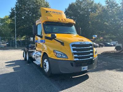 Freightliner Cascadia 126 Day Cab Truck - 435HP, 12 Speed Automatic